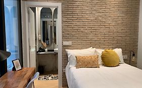 La Reina Beach Rooms